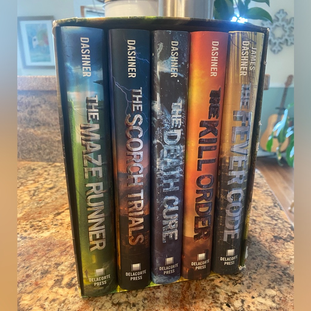 The Maze Runner 5 series collection Hardcovers